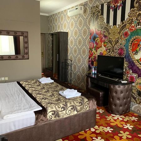 Deluxe Plaza Hotel Almaty Eksteriør billede