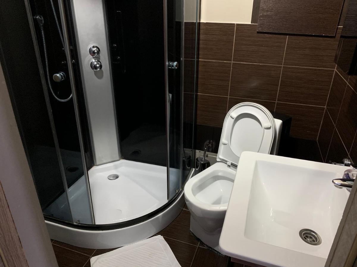 Deluxe Plaza Hotel Almaty Eksteriør billede