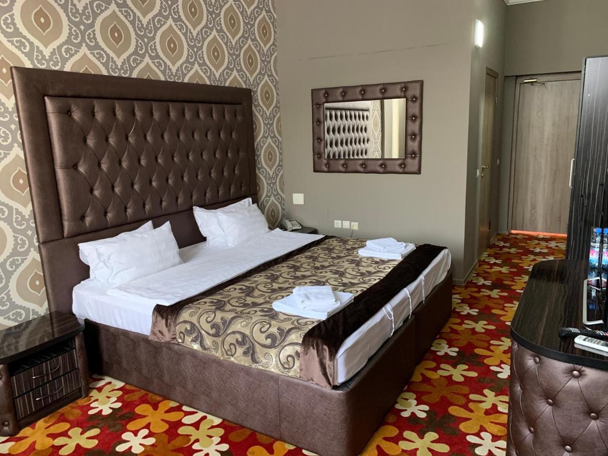 Deluxe Plaza Hotel Almaty Eksteriør billede