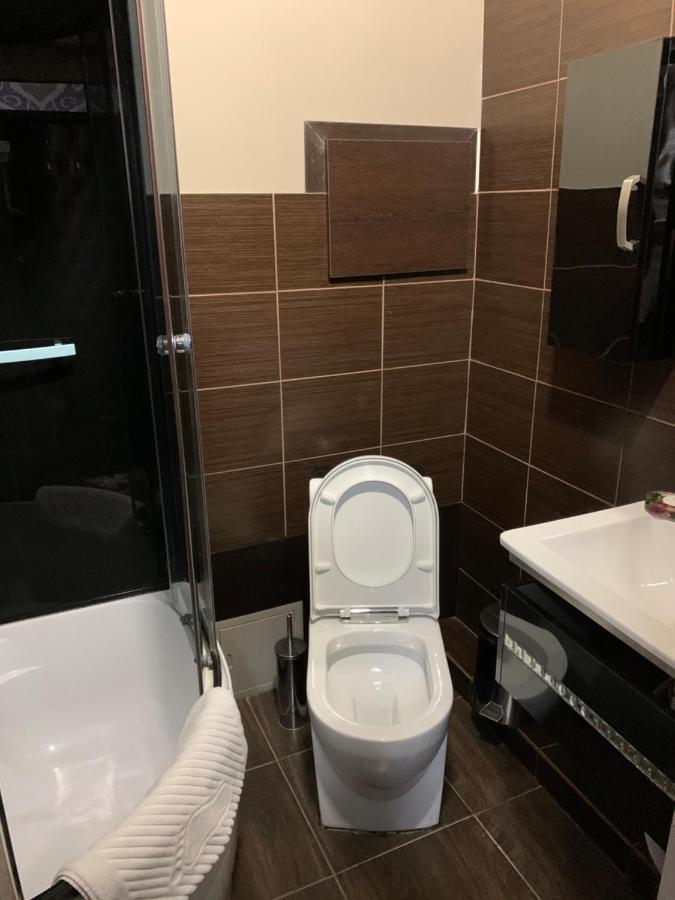 Deluxe Plaza Hotel Almaty Eksteriør billede