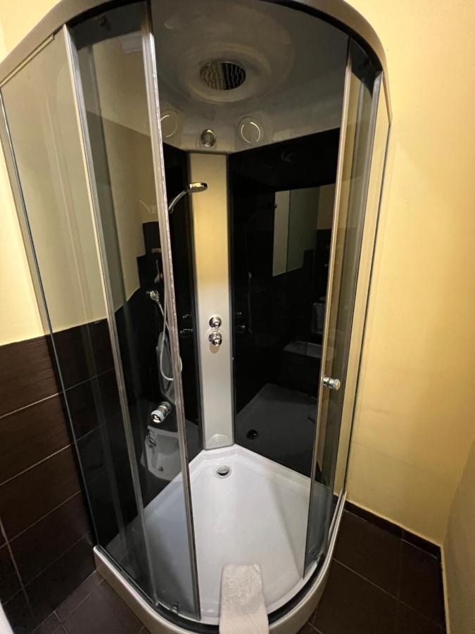 Deluxe Plaza Hotel Almaty Eksteriør billede