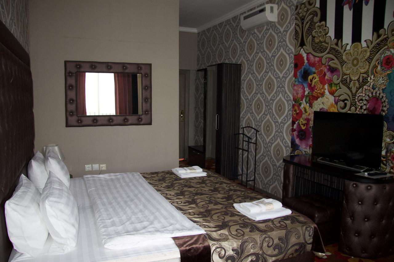 Deluxe Plaza Hotel Almaty Eksteriør billede
