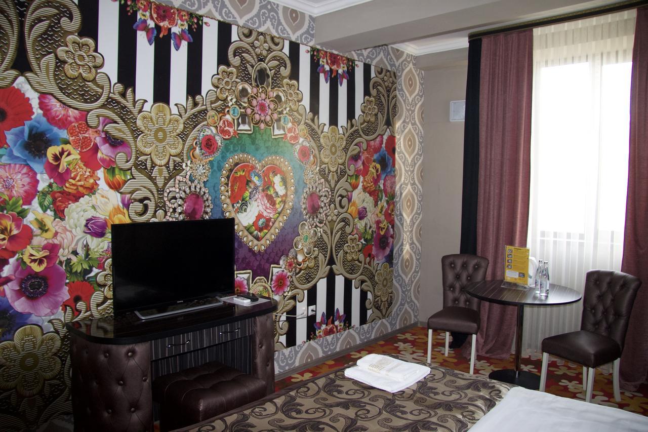 Deluxe Plaza Hotel Almaty Eksteriør billede