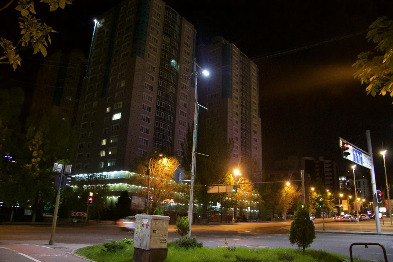 Deluxe Plaza Hotel Almaty Eksteriør billede