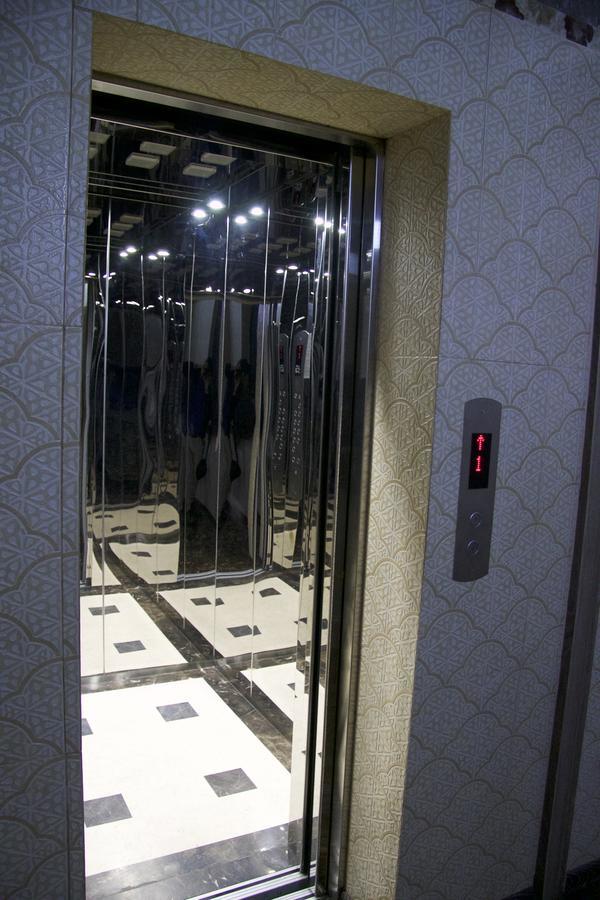 Deluxe Plaza Hotel Almaty Eksteriør billede