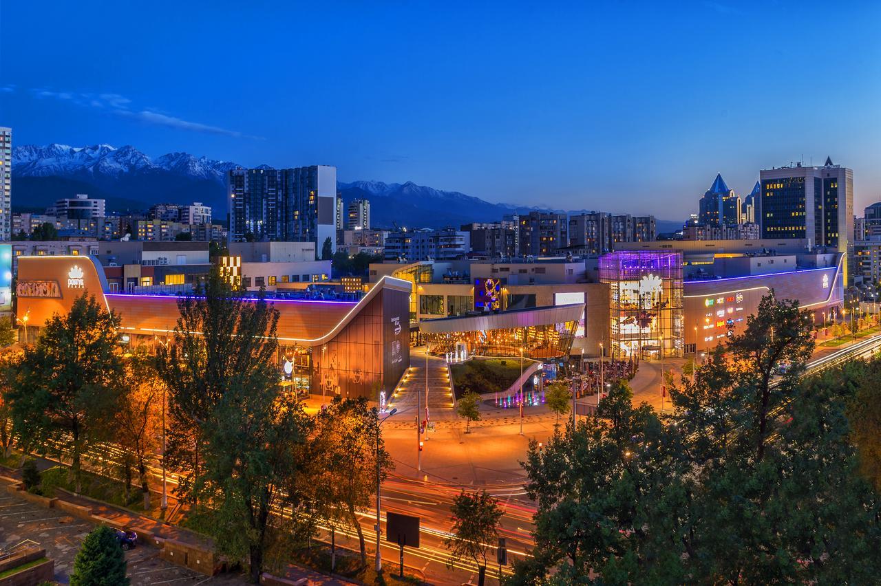 Deluxe Plaza Hotel Almaty Eksteriør billede