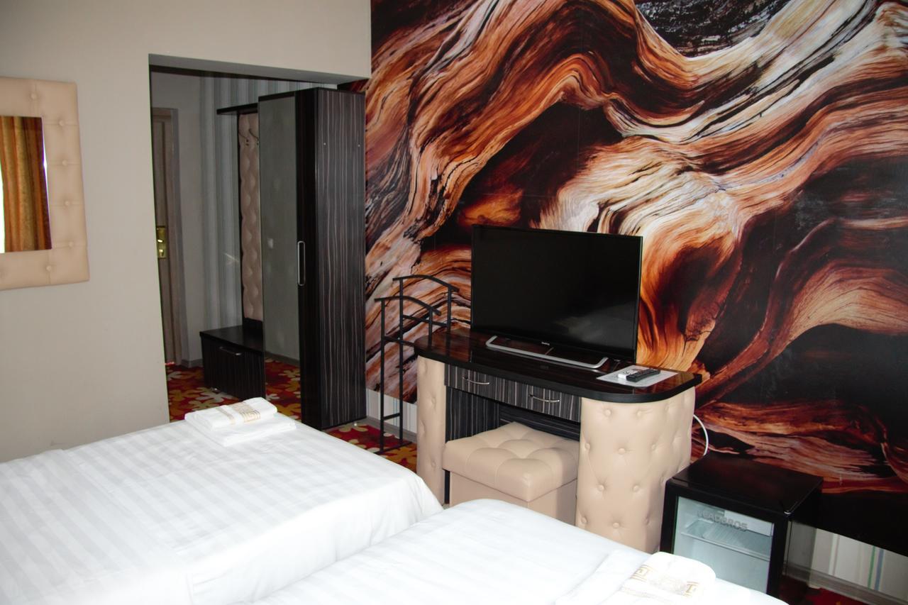 Deluxe Plaza Hotel Almaty Eksteriør billede